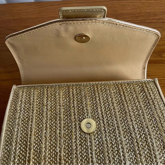 Lilly Pulitzer Dobson Crossbody - Picture 10 of 16